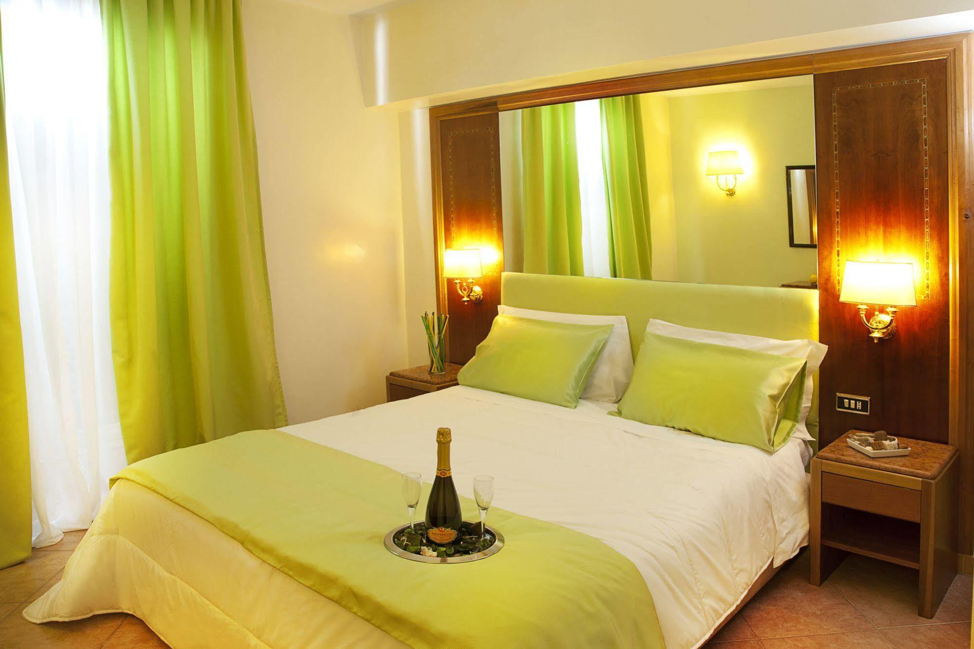 Max Hotel 3*